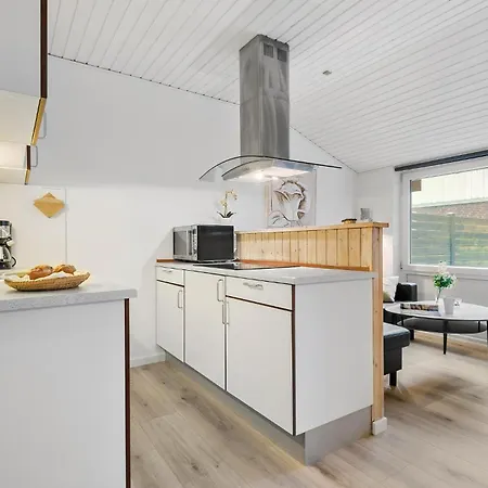 Stunning In With Kitchen بيت للعطل *